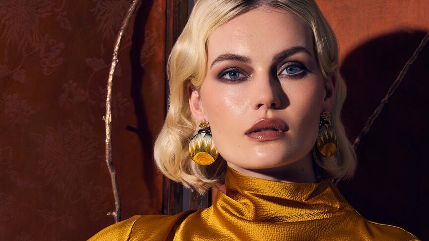 From the “Art Deco” collection are the “Enchapado en Tamo” earrings crafted from wheat straw fiber in a geometric sun motif with citrine, diamonds, black ceramic, and 18-karat yellow gold. All pieces are price upon request. Silvia Furmanovich Enchapado en Tamo Wooden Wheat Straw Sun Earrings