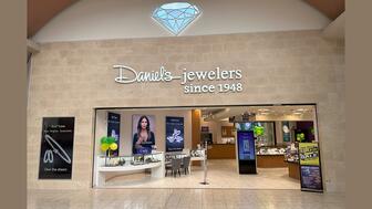 The Sherwood family and AJS Creations CEO Tejas Shah have purchased Daniel’s Jewelers from private equity owner Palladium Equity Partners for an undisclosed amount. Daniel’s Jewelers storefront