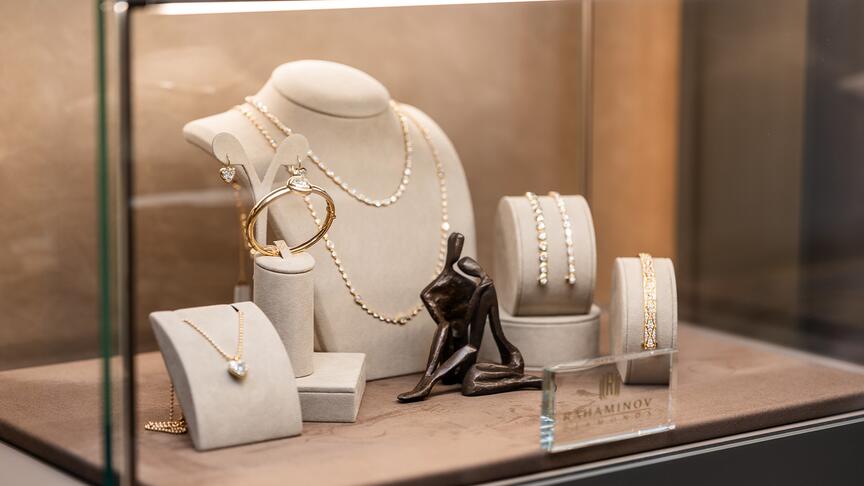 Rahaminov Diamonds has launched an extended pop-up with Yamron Jewelers located at 5505 Tamiami Trail North in Naples, Florida. Rahaminov Diamonds Pop-Up at Yamron Jeweler