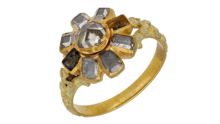 Hogback diamond ring