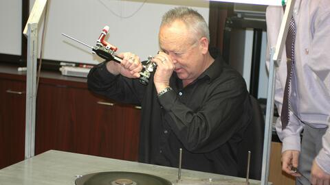 Peter Yantzer at a diamond cutting machine at AGS Conclave. Yantzer, the former executive director of American Gem Society Laboratories, died Jan. 10 from complications related to cancer. He was 77. (Photo courtesy of American Gem Society) Peter Yantzer at a diamond cutting machine