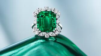 Step-cut Colombian emerald ring London Jewels Bonhams 