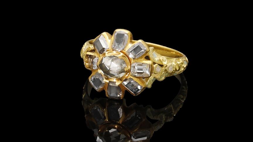 Metal detectorist Stuart Jones discovered “The Evesham Diamond Ring,” likely from the late 16th to early 17th century, last year. 16th century flower cluster hogback diamond ring