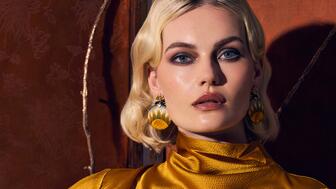 From the “Art Deco” collection are the “Enchapado en Tamo” earrings crafted from wheat straw fiber in a geometric sun motif with citrine, diamonds, black ceramic, and 18-karat yellow gold. All pieces are price upon request. Silvia Furmanovich Enchapado en Tamo Wooden Wheat Straw Sun Earrings
