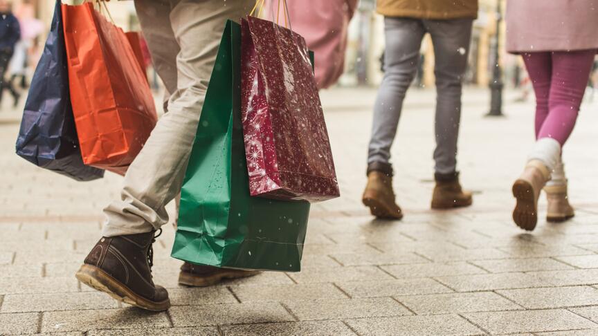 The Conference Board’s Consumer Confidence Index fell to 88.7 in November with consumers worried about higher prices, tariffs, and the U.S. government shutdown, which ended Nov. 18. Stock image of consumers shopping in the winter